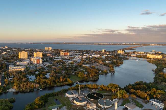 Discover the charm of Melbourne with unique shops, local eats and a vibrant art culture.