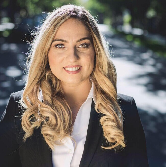 Agent Photo