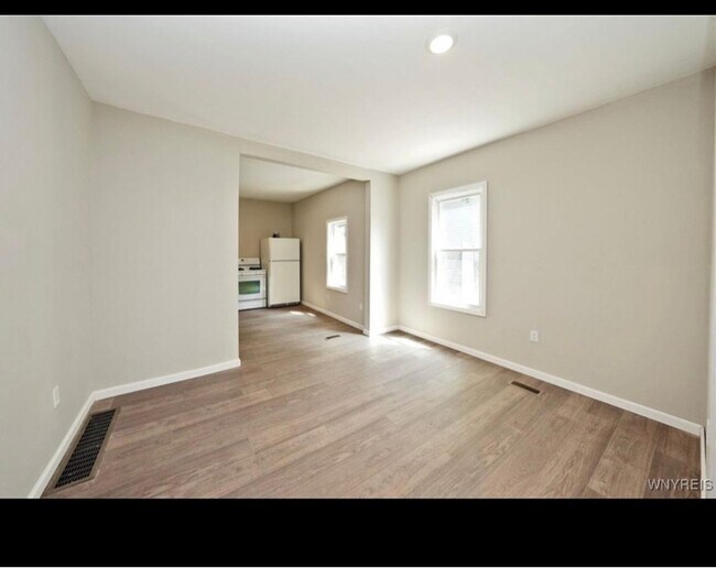 275 Genesee St unit lower, Lockport, NY 14094 - photo 7