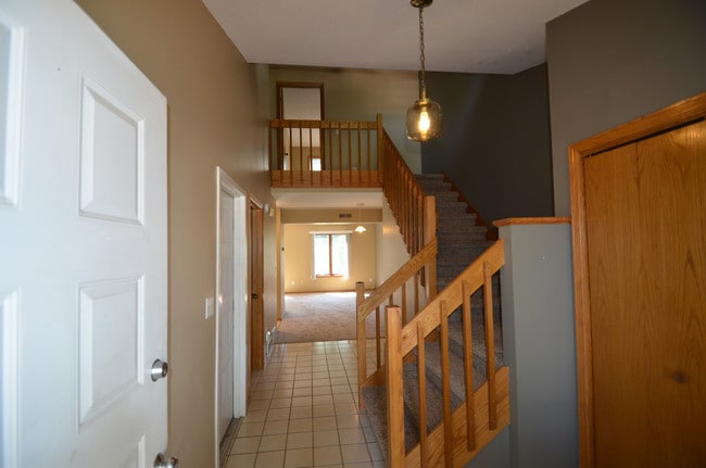 570 Braund St, Onalaska, WI 54650 - photo 2