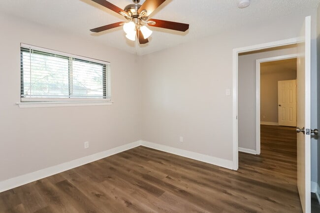 2118 Maple Cir, Rosenberg, TX 77471 - photo 4