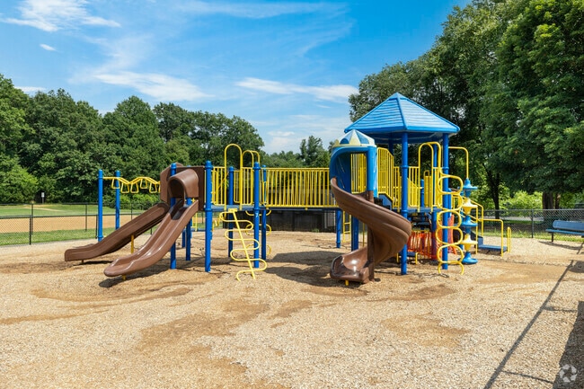 Large playgrounds for recreation are available at Great Falls Elementary School in Great Falls.