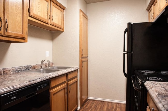 115 Bernard St unit 4, Denton, TX 76201 - photo 4