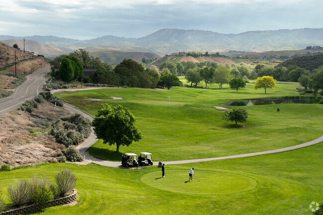You can find dozens of spectacular golf courses within 2 hrs of Emmett city.