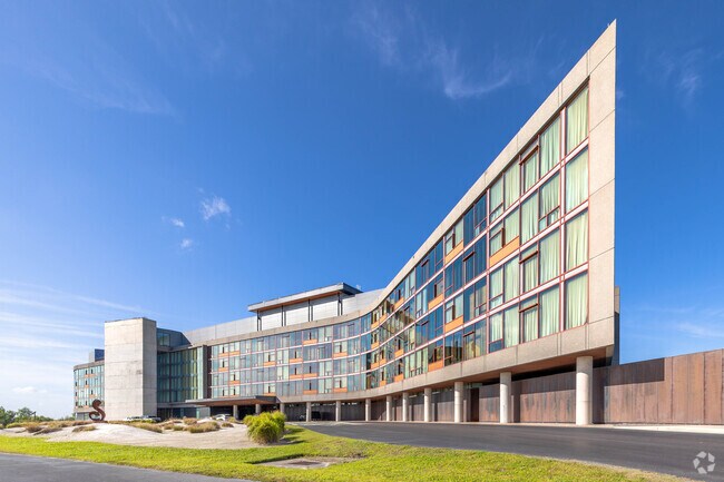 Streamsong Golf Resort, located 25 miles from Fuller Heights provides one of the most scenic courses in all of Florida and boasts a 5-Star restaurant.