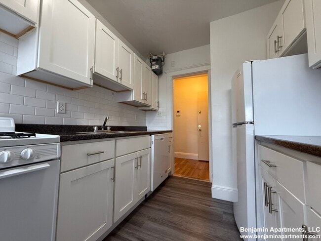 1622 Commonwealth Ave unit 6, Boston, MA 02135 - photo 2