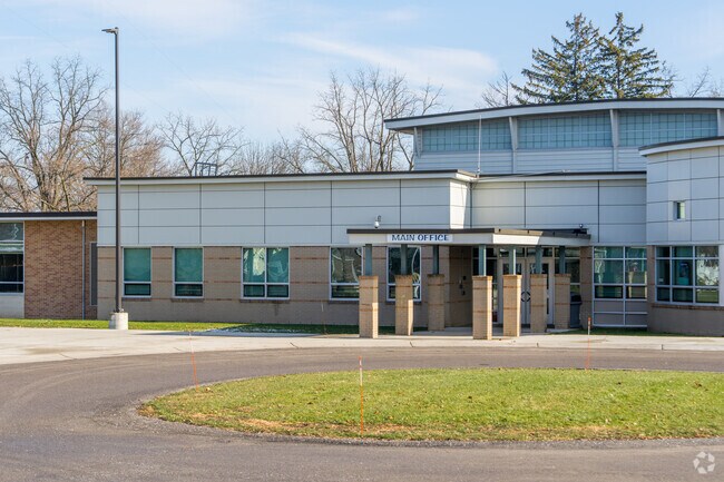 Lakewood Elementary has an overall B grade on Niche.