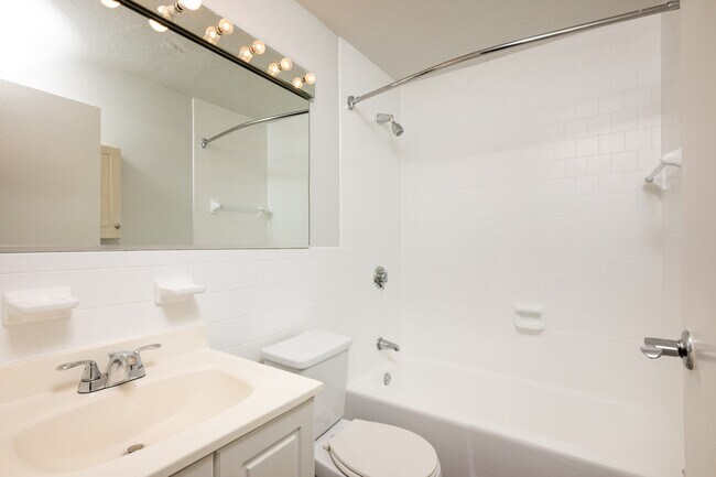 95 W Squantum St unit 611, Quincy, MA 02171 - photo 4