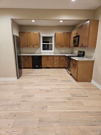 11255 Walker Rd, Lemont, IL 60439