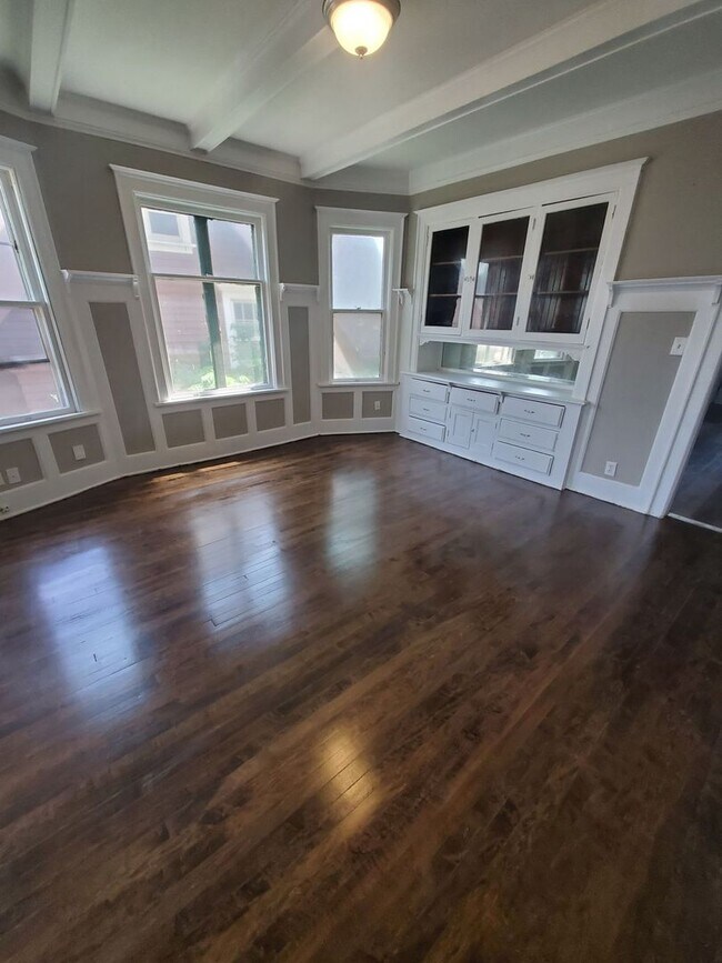 3919-3921-3921 W Galena St Unit 3921 Upper, Milwaukee, WI 53208