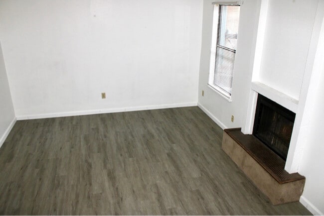 3747 Donovan Dr unit A, Tallahassee, FL 32309 - photo 2