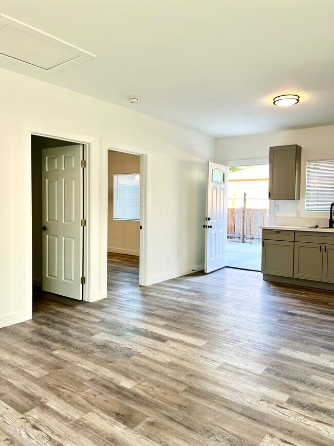 17205 Saticoy St, Los Angeles, CA 91406 - photo 4