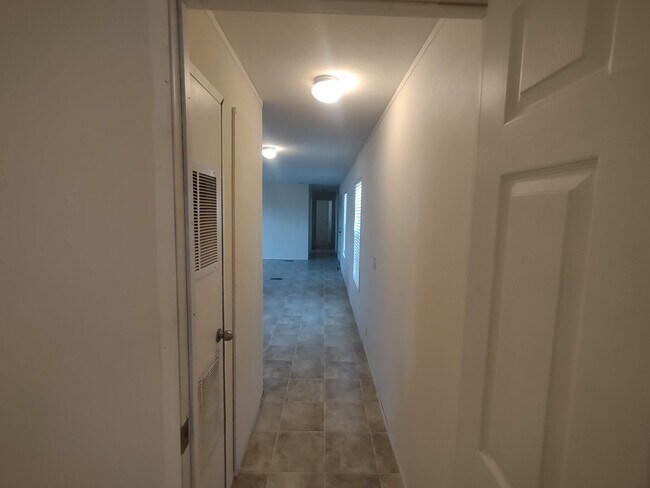 2304 Wellington Green Dr, Clarksville, IN 47129 - photo 3