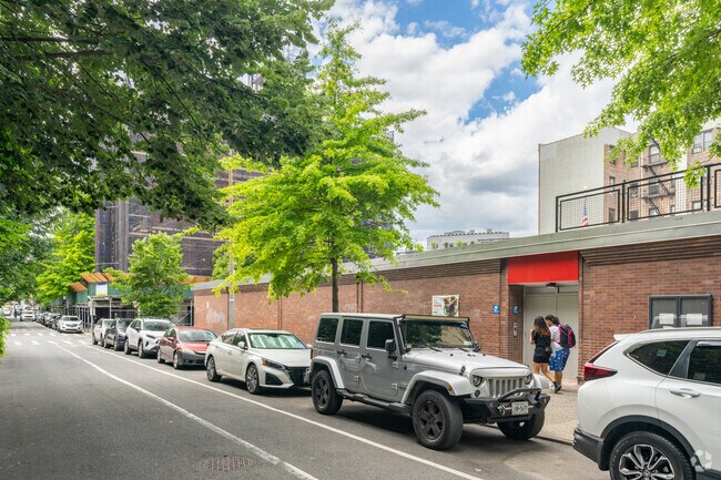 P.S. 319 offers dual language learning in English and Spanish.