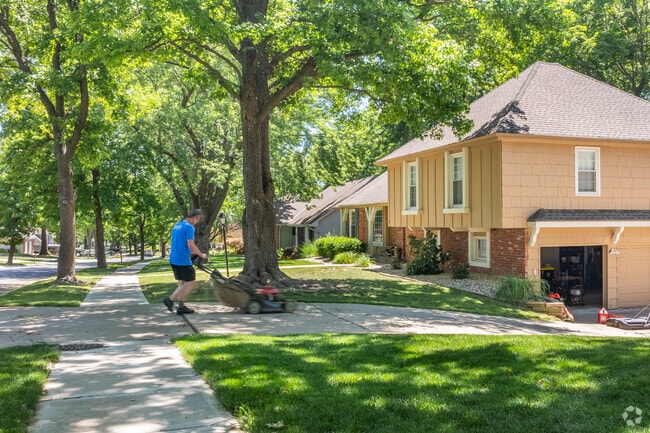 Many homes in The Coves neighborhood have attractive curb appeal.