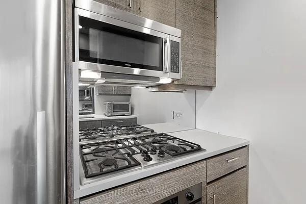 305 W 16th St unit 5B, New York, NY 10011 - photo 4