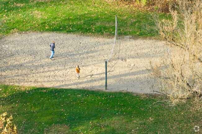 Miami Whitewater Forest runs soccer leagues, volleyball, and a 9‑hole disc golf course.