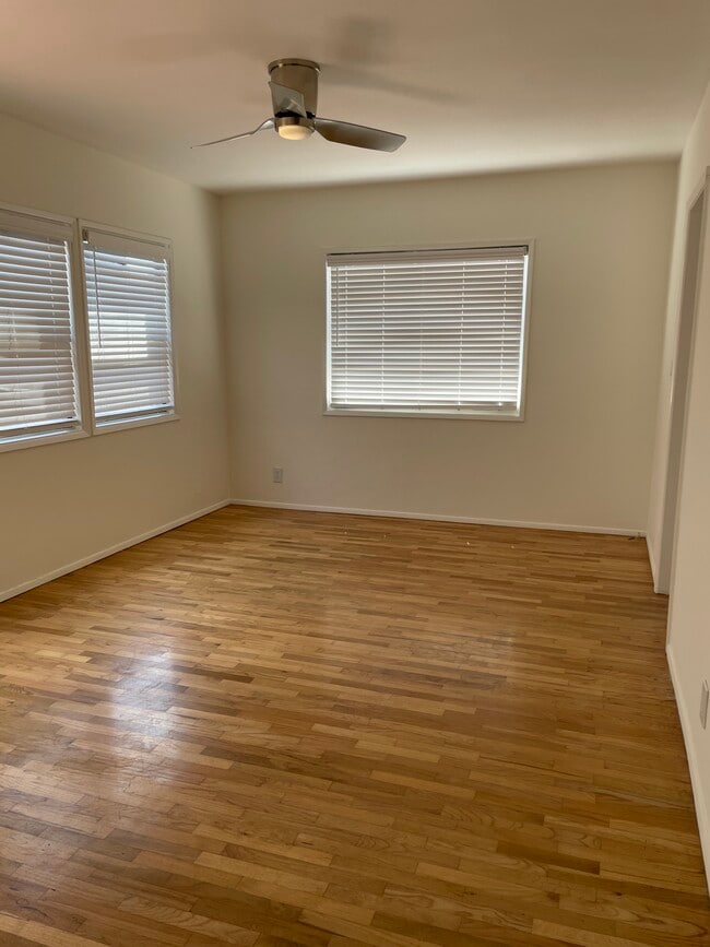453 30th St unit Lower, Hermosa Beach, CA 90254 - photo 2