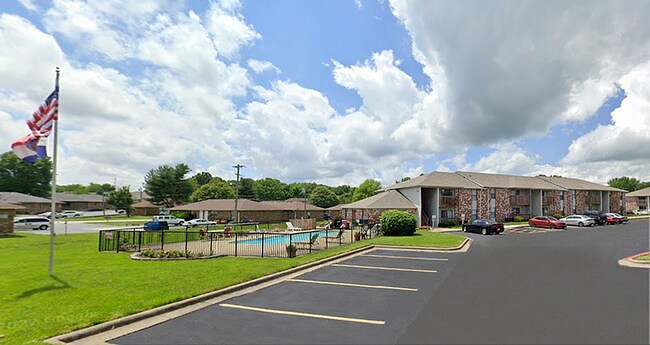 Grandview Village, Springfield, MO 65803 - photo 2