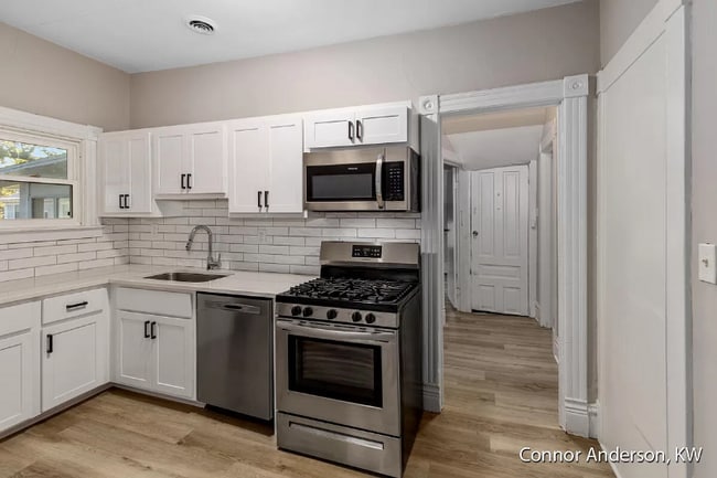 640 Prospect Ave SE unit 2, Grand Rapids, MI 49503 - photo 3