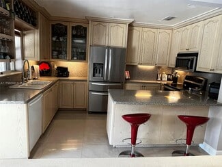 6810 SW 51st St, Miami, FL 33155