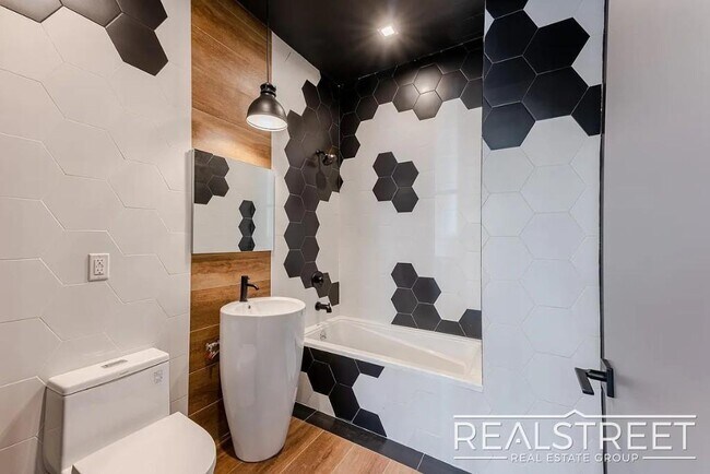 342-345 Rutland Rd unit 1F, Brooklyn, NY 11225 - photo 7