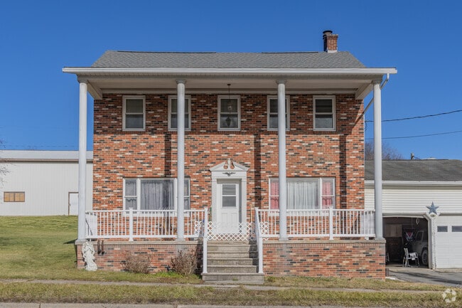 Large unique houses can be found lining the streets in Stonycreek Township.