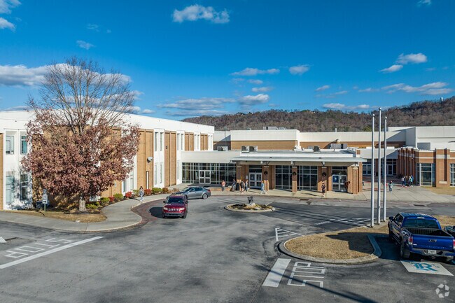 Ringgold High School has 1058 students.