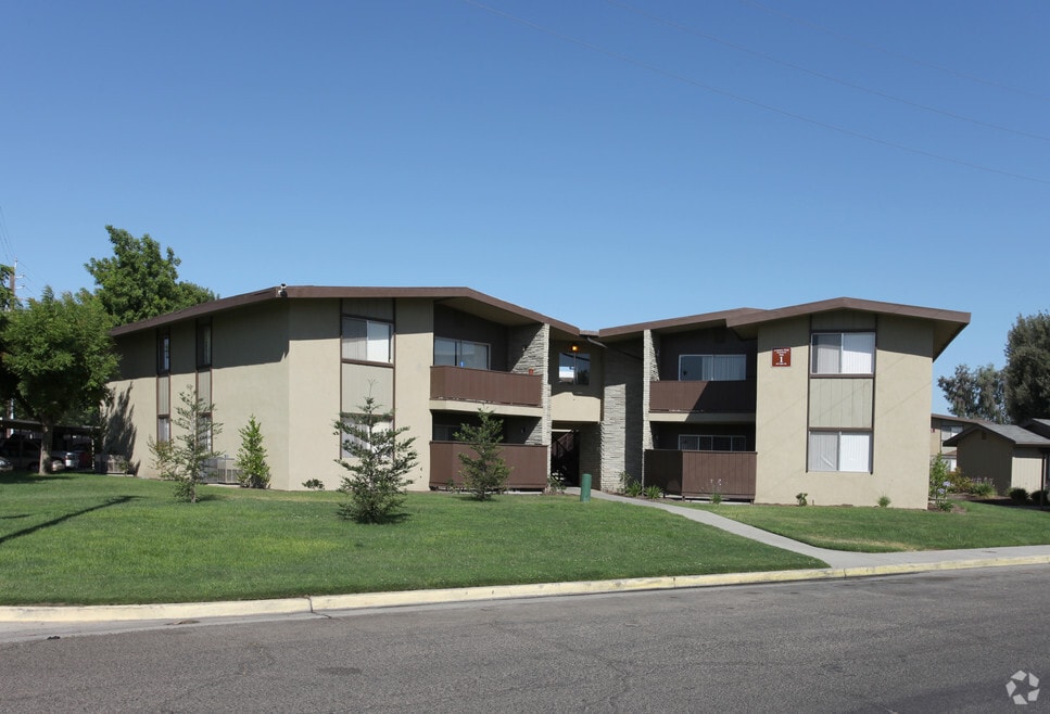 Country Club Apartments