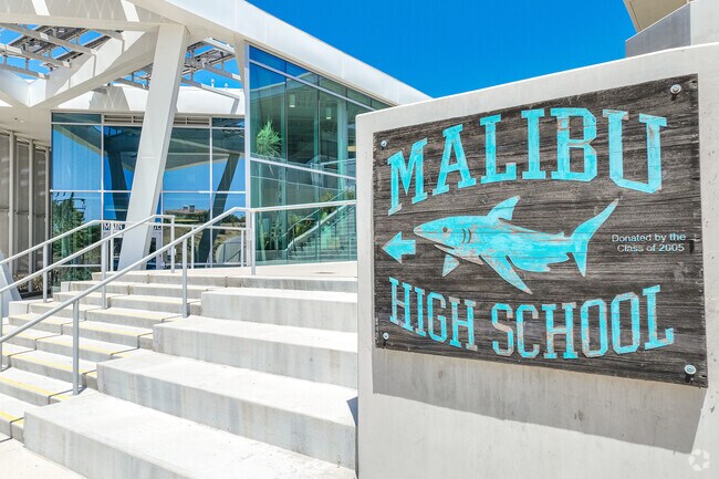 Malibu High School received a A rating from Niche has serves around 400 students yearly.