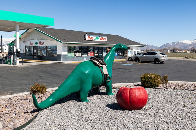 Hooper residents can get gas and pick up a snack at Sinclair.