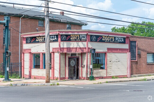 Locals enjoy authentic New Haven style “a-pizza