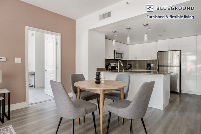 2400 W El Camino Real unit FL3-ID1417, Mountain View, CA 94040 - photo 6