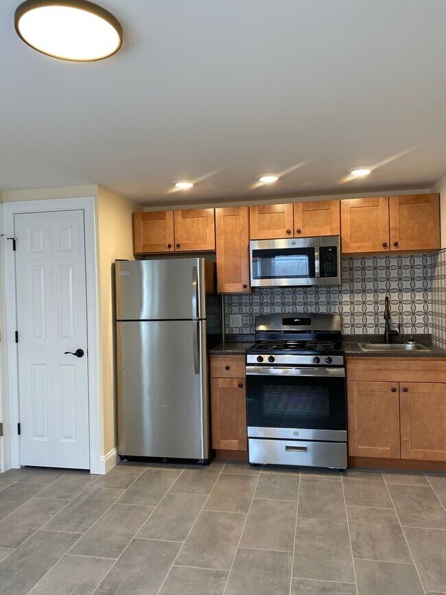 158 North St unit C, Burlington, VT 05401 - photo 2