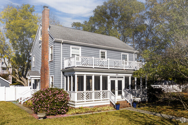 A large sun room to soak up the sun in the Oceanfront neighborhood of Virginia Beach.
