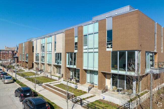 Modern townhomes in Brush Park offer modern amenities.