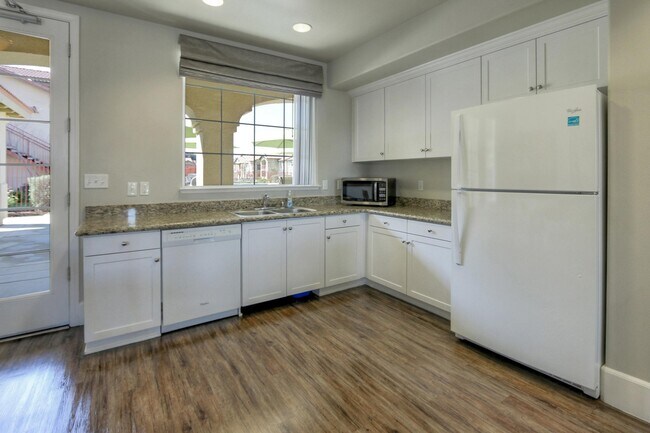 The Village at Henderson, Porterville, CA 93257 - photo 5