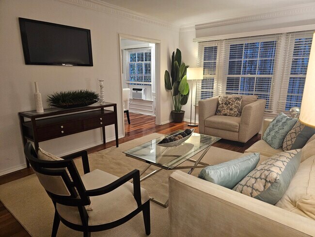 342 N Oakhurst Dr, Beverly Hills, CA 90210 - photo 6