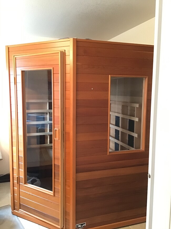 Infrared sauna heats up quickly for soothing relaxation