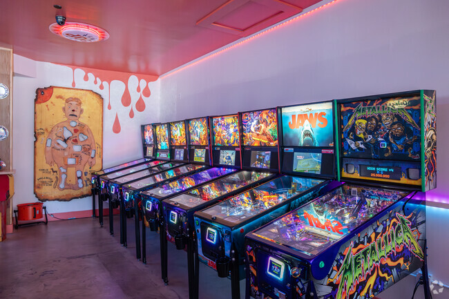Tinn Lizzy's is a popular spot in Rowell, Georgia, featuring pinball machines.