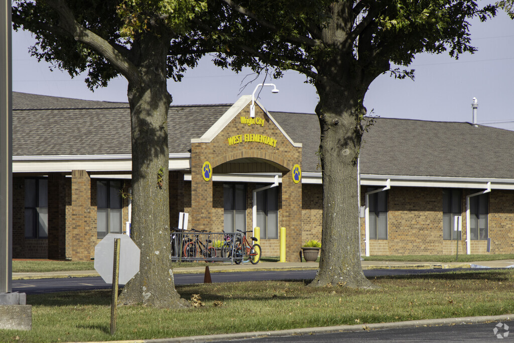 Wright City West Elementary School provides education in the neighborhood of 
Warren County.