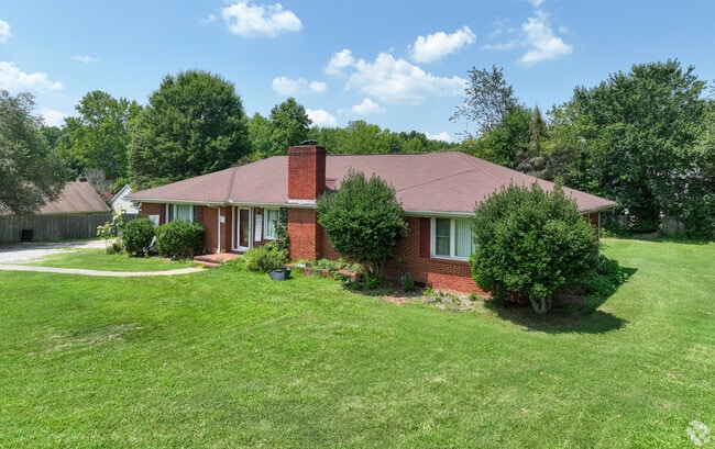 Mid century enthusiasts can a perfect match with huge yards in Hickory Grove.