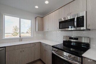 7053 S Old Farm Ave, Meridian, ID 83642