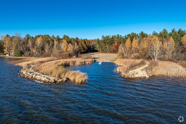 Martin-Island-Linwood Lakes Regional Park offers public boat access.
