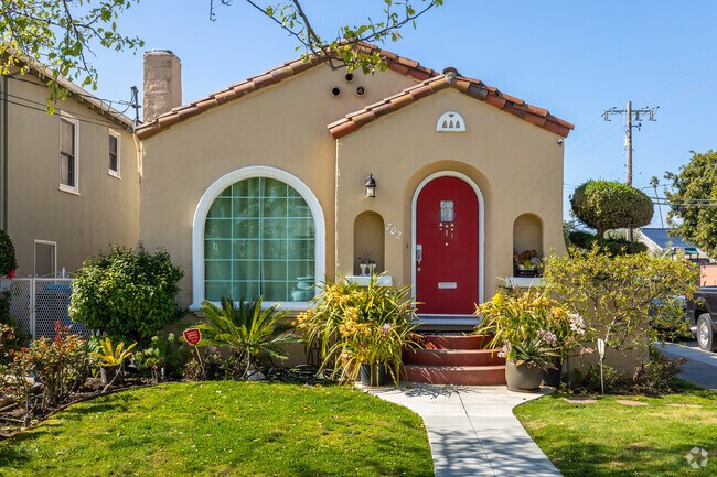 Spanish revival style homes are popular throughout the Downtown San Mateo neighborhood.