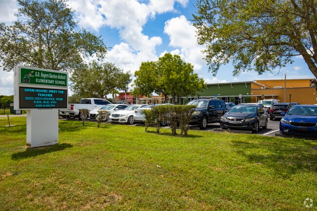 G.D. Rogers Garden-Bullock Elementary in Bradenton offers K–5 arts and music with a 11:1 ratio.