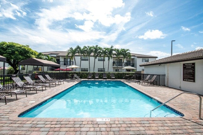 Legacy Palm Isle, Miami, FL 33172 - photo 6