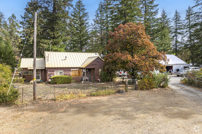 You can also find ranch style homes with a separate shed in O'Brien.
