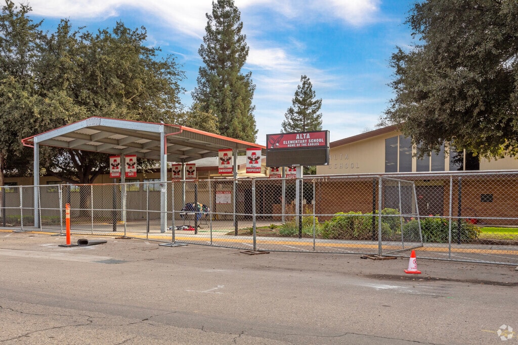 The entrance to Alta Elementary School in Reedley.