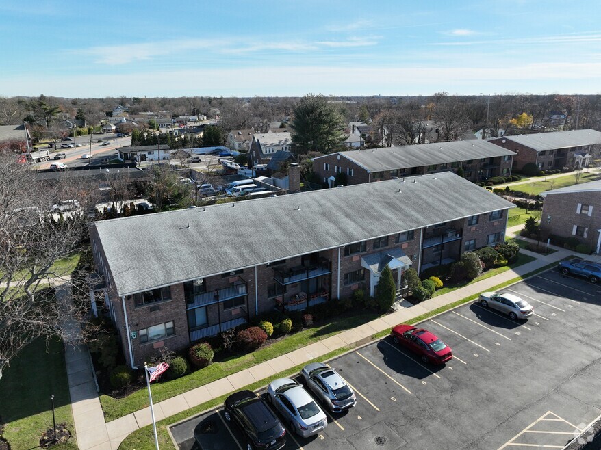 210 Fulton St unit 2C, Farmingdale, NY 11735 - photo 2